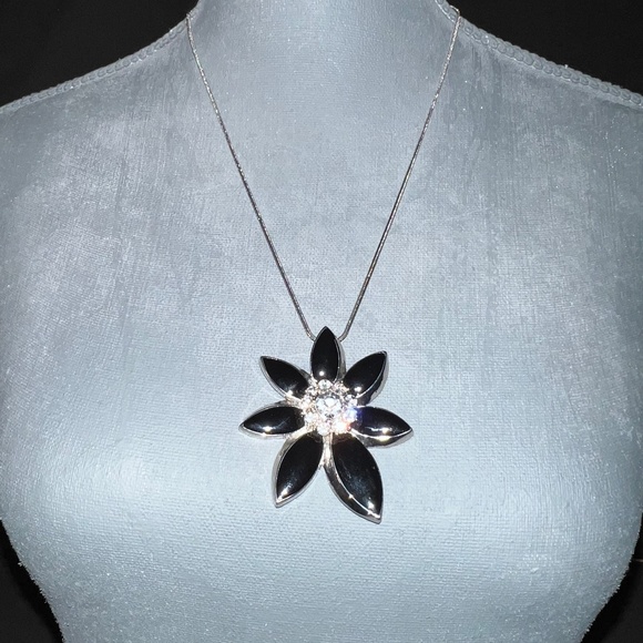 Black Flower / Pointsetta Jewelry Set - Picture 1 of 6